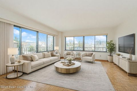 Photo of 31 Hylan Boulevard #2d, Staten Island, NY 10305 (MLS # 2601671)