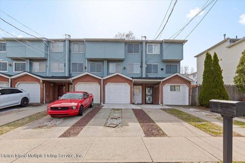 Photo of 360 Hylan Boulevard, Staten Island, NY 10305 (MLS # 1160888)
