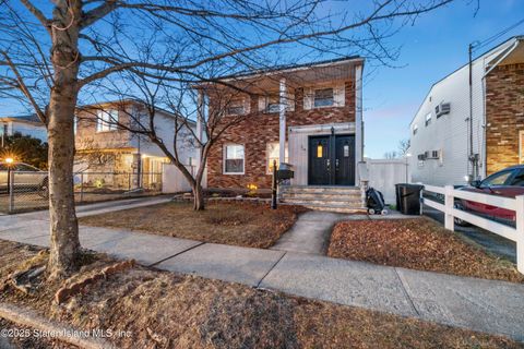 Photo of 653 Barlow Avenue, Staten Island, NY 10312 (MLS # 2500670)