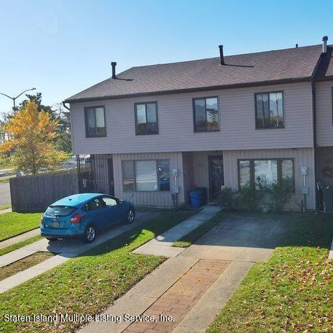 Photo of 662 Greeley Avenue, Staten Island, NY 10306 (MLS # 1160847)
