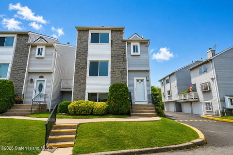Photo of 89 Wolkoff Lane, Staten Island, NY 10303 (MLS # 2604210)