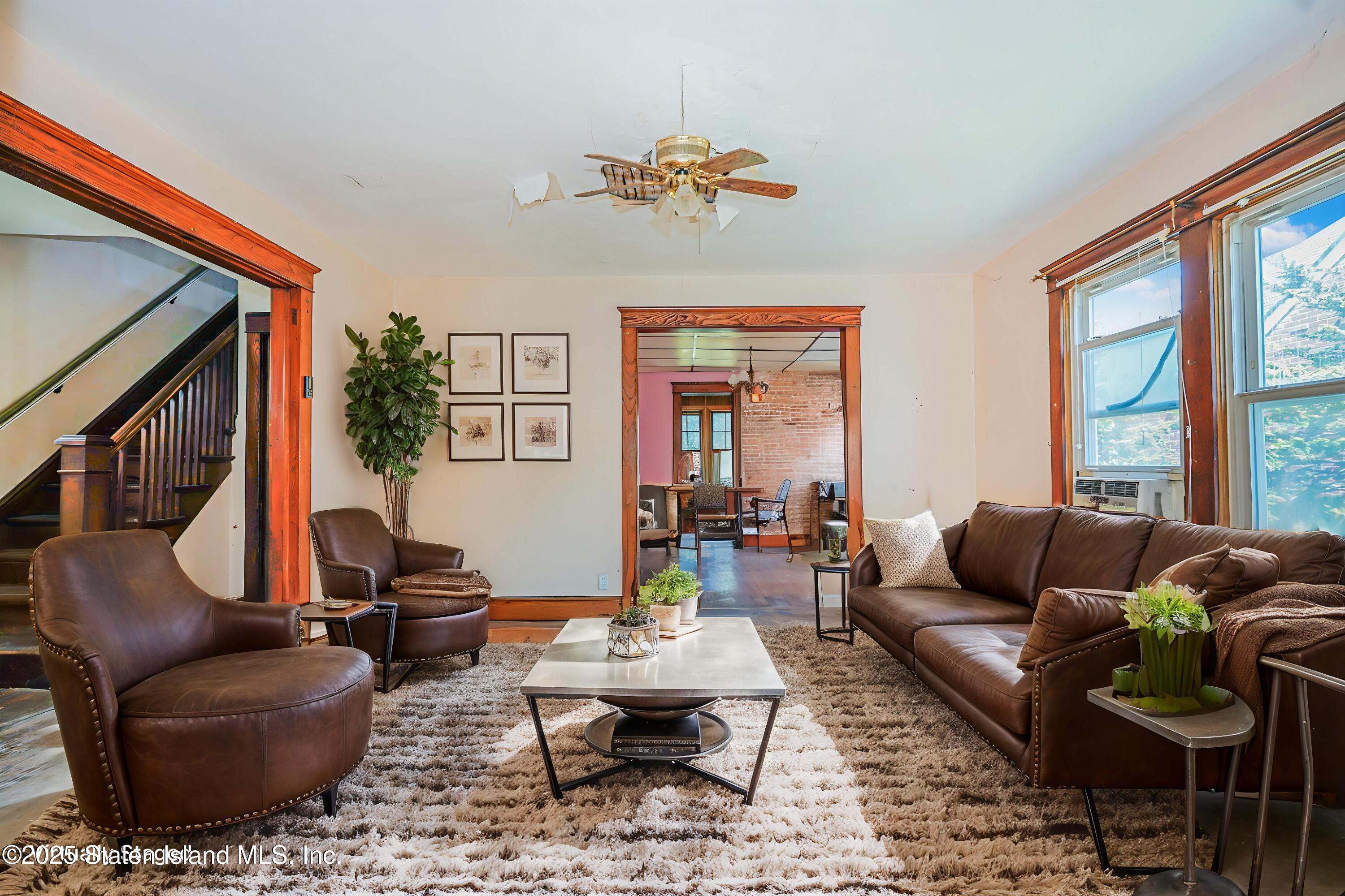 233 Locust Avenue, Staten Island, New York image 6