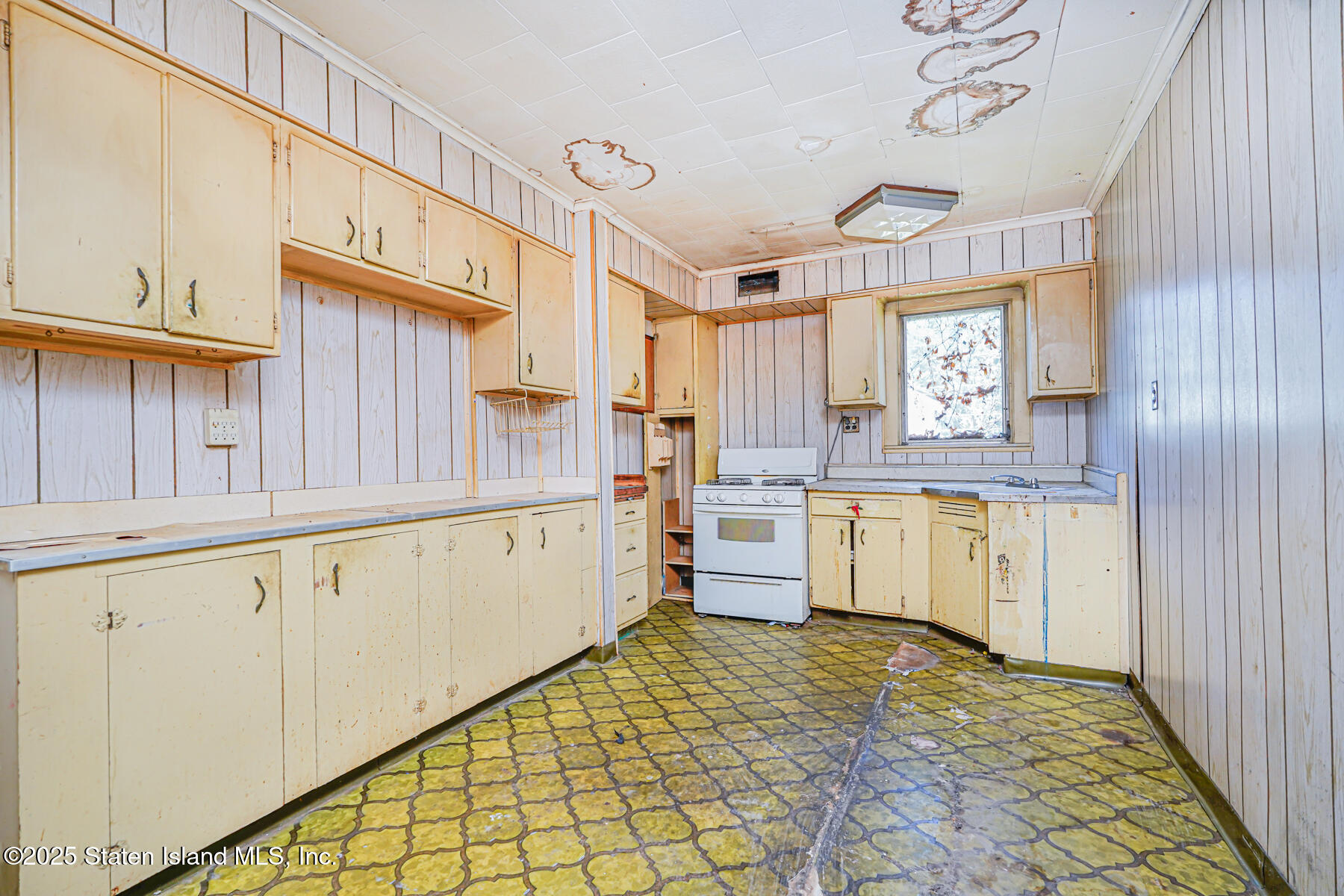 233 Locust Avenue, Staten Island, New York image 12