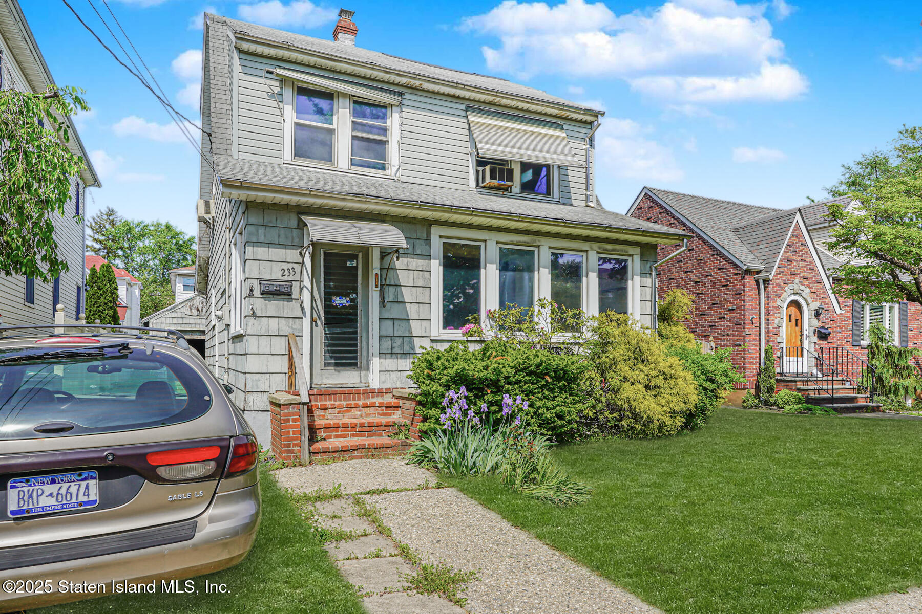 233 Locust Avenue, Staten Island, New York image 2