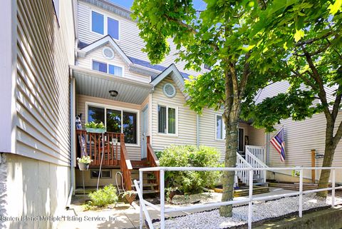 Photo of 26 Sandy Lane, Staten Island, NY 10307 (MLS # 1162173)