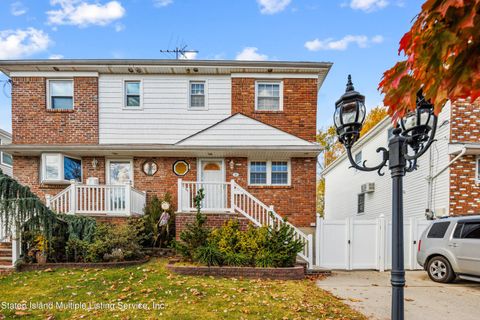 Photo of 16 Shadow Lane, Staten Island, NY 10306 (MLS # 1165440)