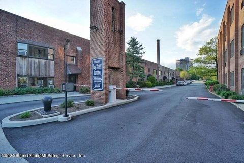 Photo of 90 Bay St Landing #5i, Staten Island, NY 10301 (MLS # 2402089)