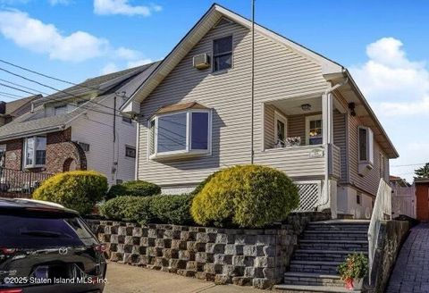 Photo of 334 Neal Dow Avenue, Staten Island, NY 10314 (MLS # 2506983)