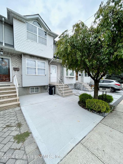 Photo of 75 Russell Street, Staten Island, NY 10308 (MLS # 2405057)
