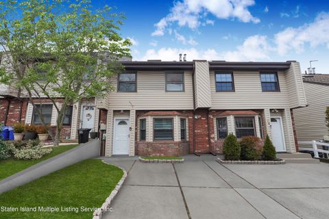 Photo of 50 Hammock Lane, Staten Island, NY 10312 (MLS # 2400580)