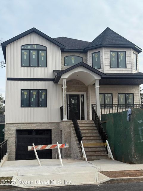 Photo of 79 South Goff Avenue #B, Staten Island, NY 10309 (MLS # 2504775)