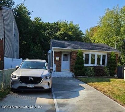 Photo of 379 Woodrow Road, Staten Island, NY 10312 (MLS # 2402448)