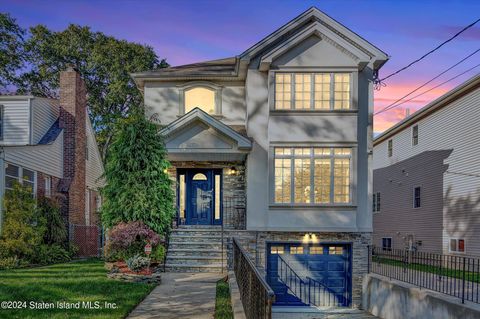 Photo of 539 College Avenue, Staten Island, NY 10314 (MLS # 2404082)