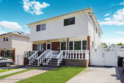 Photo of 330 Virginia Avenue, Staten Island, NY 10305 (MLS # 2504993)