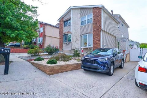 Photo of 22 Hewitt Avenue, Staten Island, NY 10301 (MLS # 2505677)