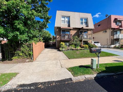 Photo of 15 Lambert Street, Staten Island, NY 10314 (MLS # 2505826)