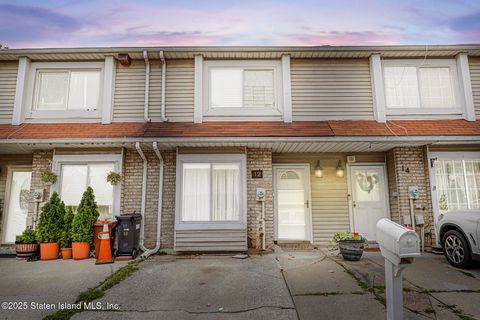Photo of 12 Doreen Drive, Staten Island, NY 10303 (MLS # 2504902)