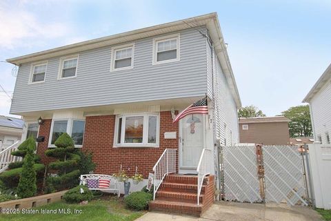 Photo of 127 Glascoe Avenue, Staten Island, NY 10314 (MLS # 2504812)