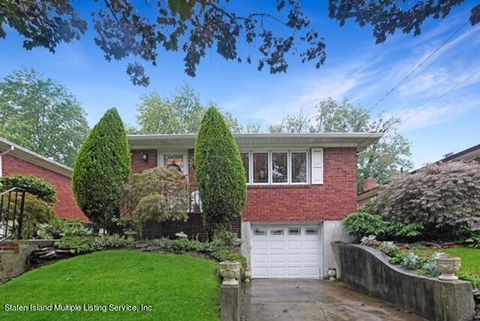 Photo of 48 Wilson Street, Staten Island, NY 10304 (MLS # 1164535)