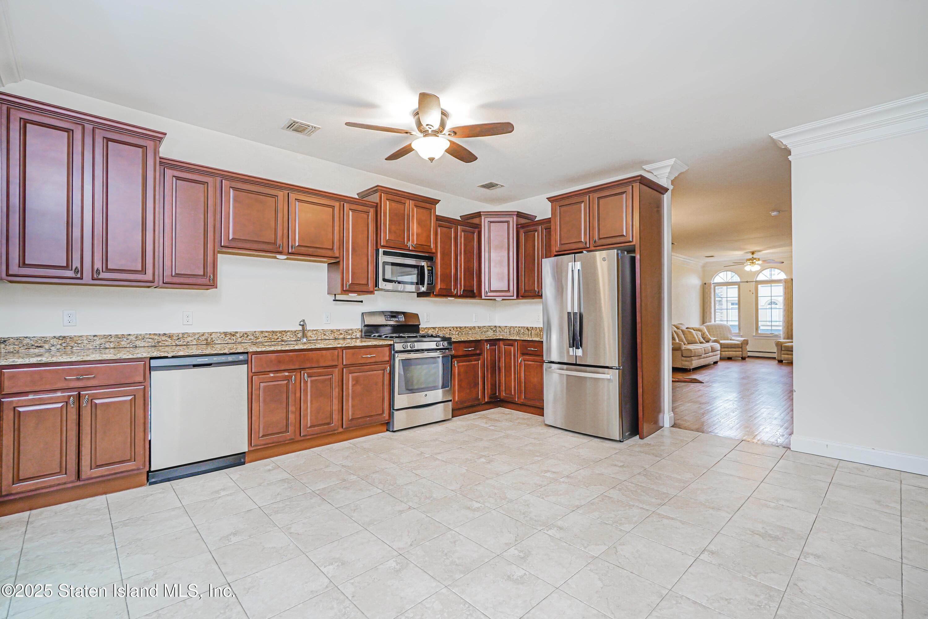 35 Monarch Court, Staten Island, New York image 13