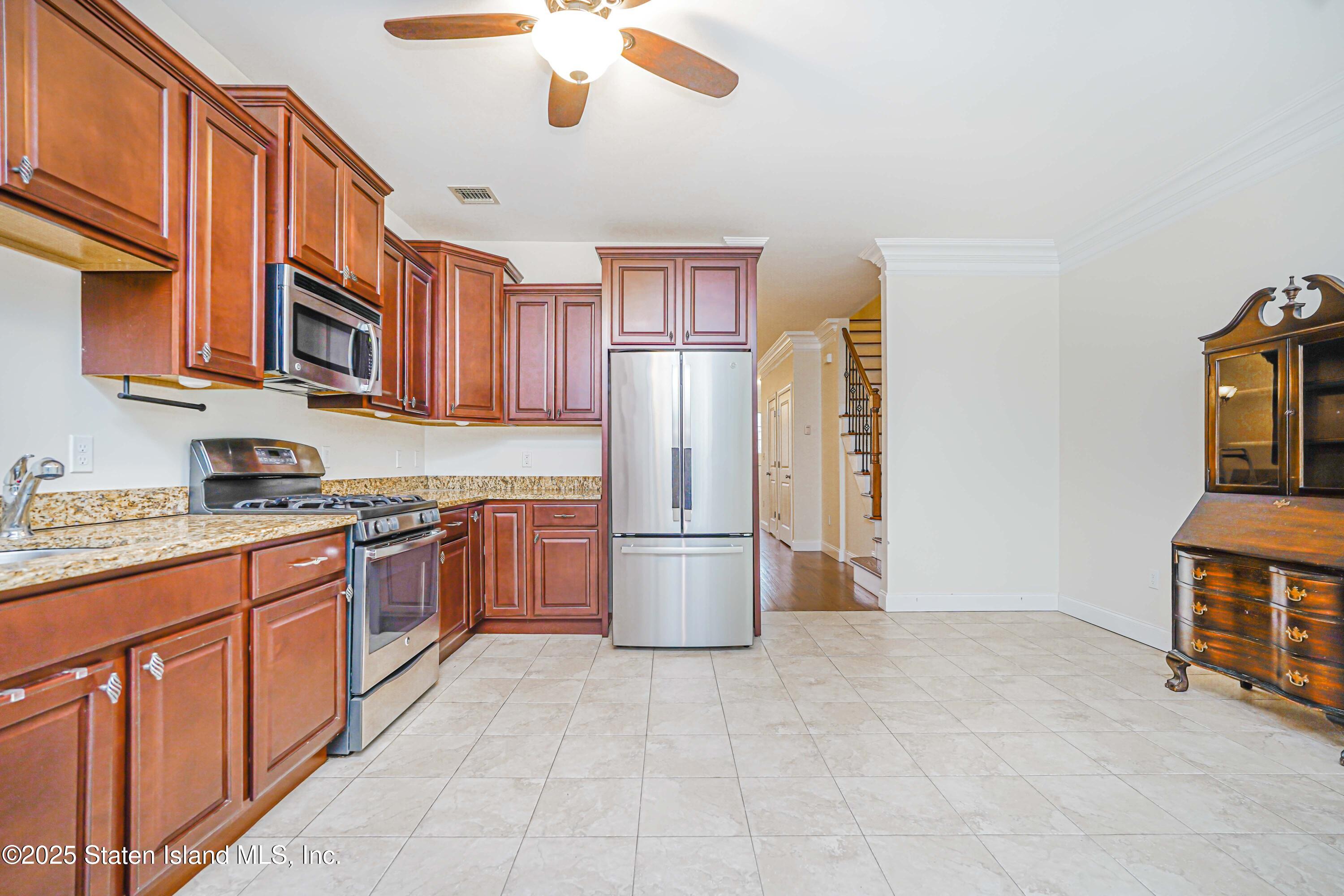 35 Monarch Court, Staten Island, New York image 12