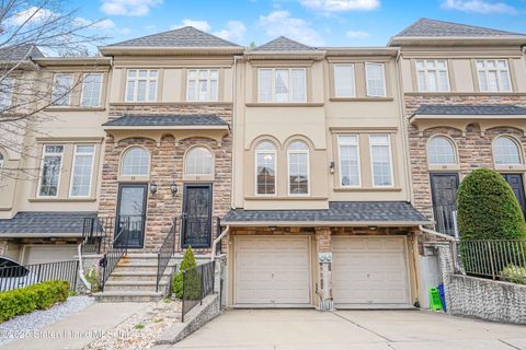 Photo of 35 Monarch Court, Staten Island, NY 10314 (MLS # 2502207)
