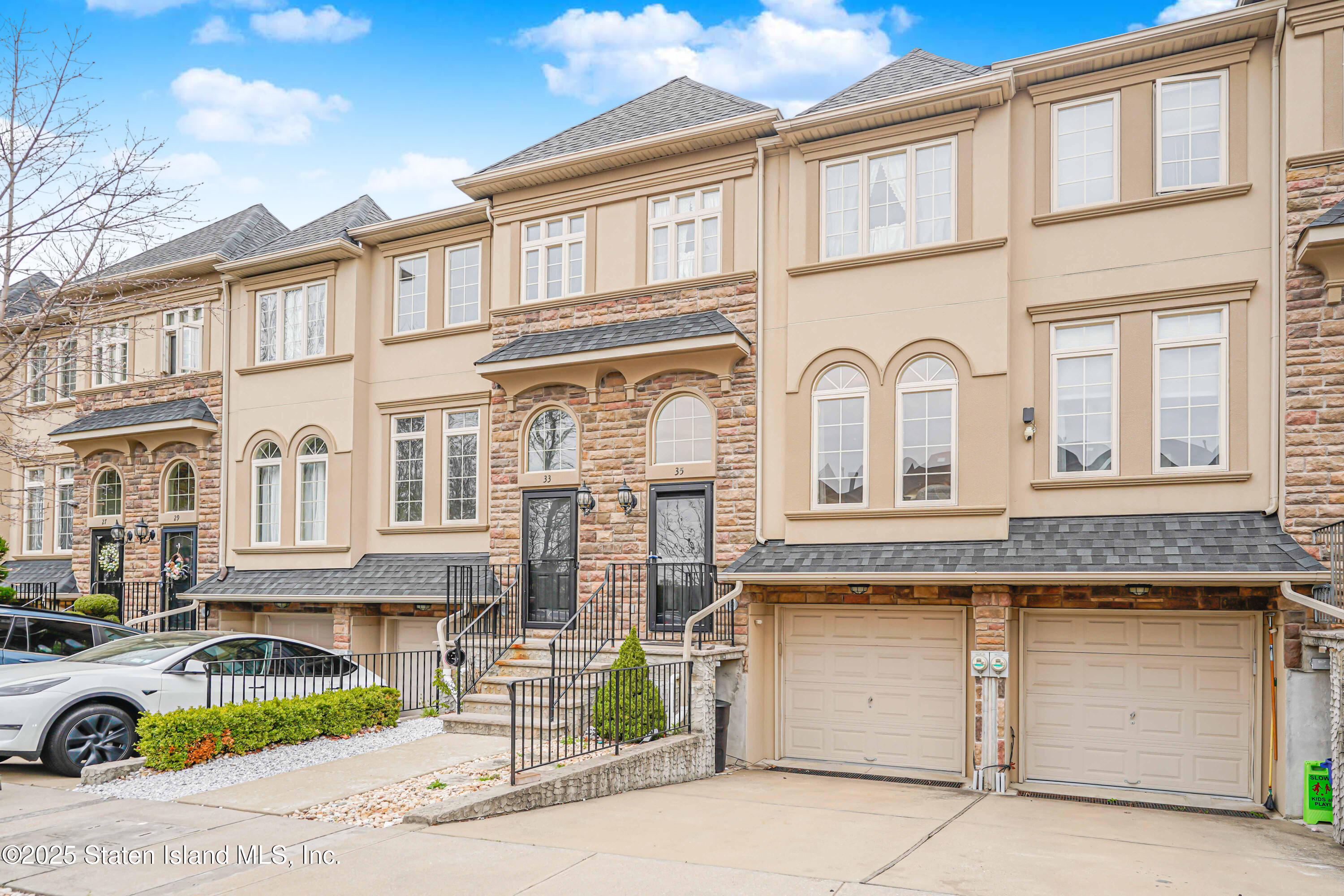35 Monarch Court, Staten Island, New York image 3