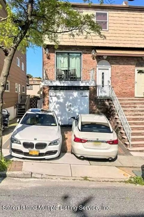 Photo of 10 Myrna Lane, Staten Island, NY 10312 (MLS # 1152422)