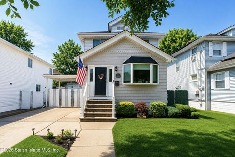 Photo of 29 Home Place, Staten Island, NY 10302 (MLS # 2603930)