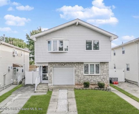 Photo of 160 Serrell Avenue, Staten Island, NY 10312 (MLS # 2505537)