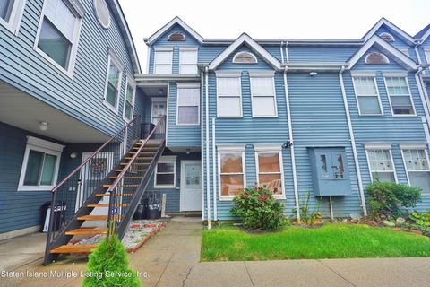 Photo of 223 Pond Way #A, Staten Island, NY 10303 (MLS # 1164540)