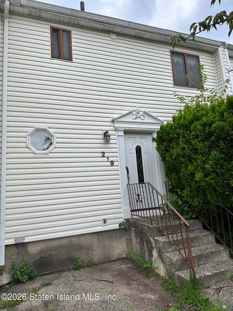 Townhouse For Sale - 219 Regis Drive<br/> Staten Island, NY 10314
