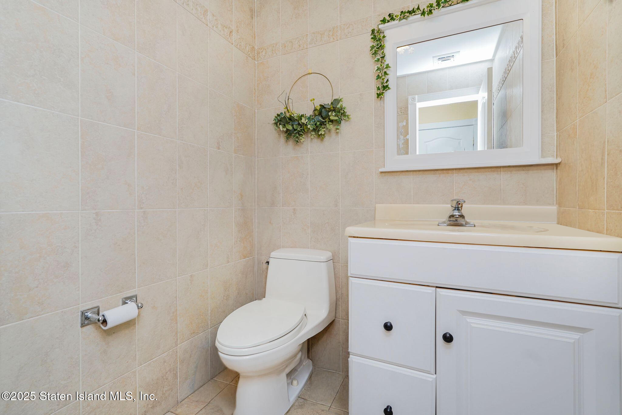 16 Diana Trail, Staten Island, New York image 37
