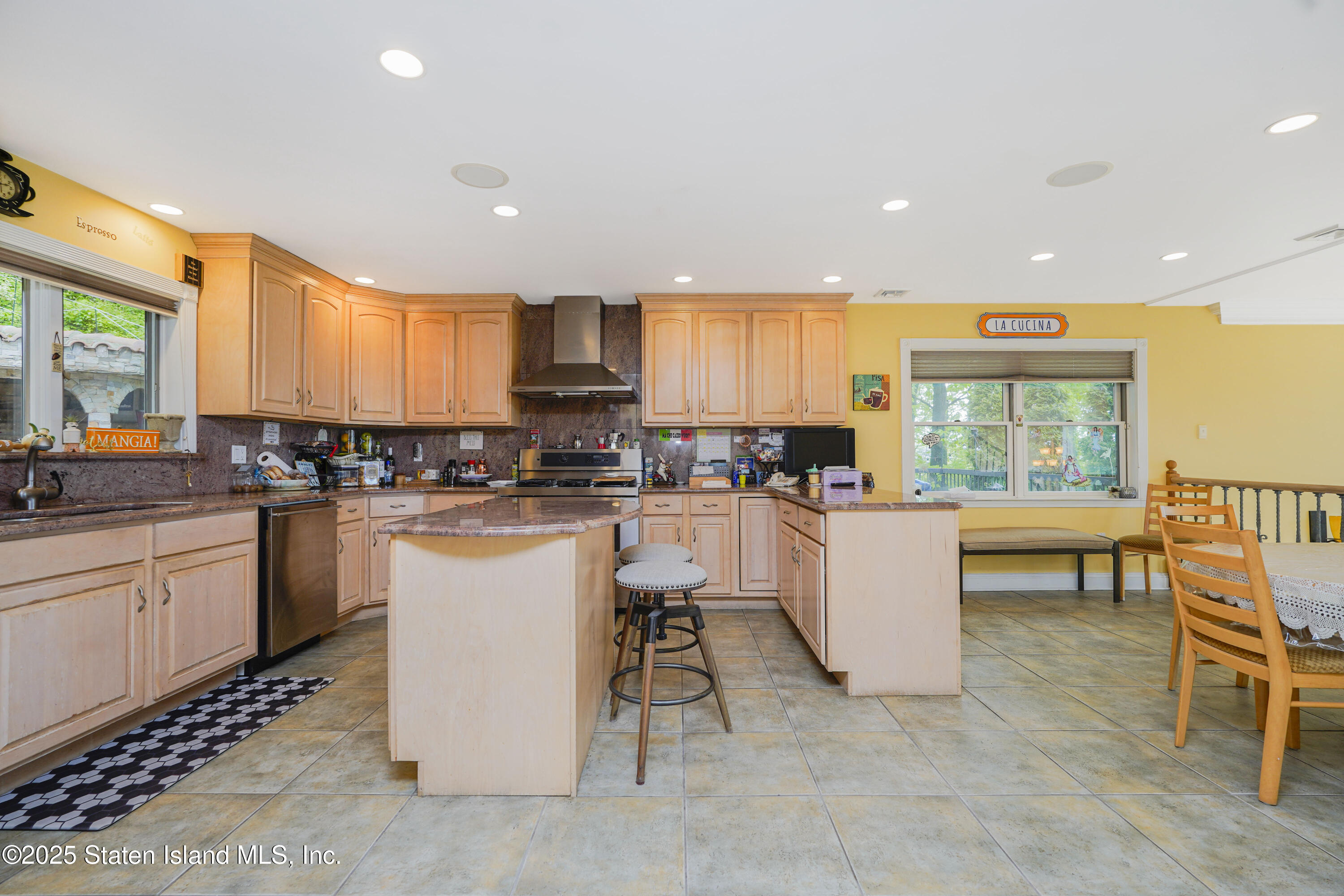 16 Diana Trail, Staten Island, New York image 17