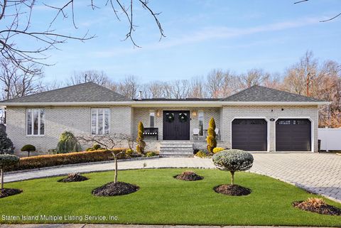 Photo of 317 South Railroad Street, Staten Island, NY 10312 (MLS # 1159761)