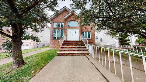 Photo of 64 Greenway Drive, Staten Island, NY 10301 (MLS # 2505498)