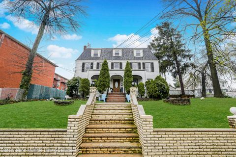 Photo of 331 Jewett Avenue, Staten Island, NY 10302 (MLS # 2401992)