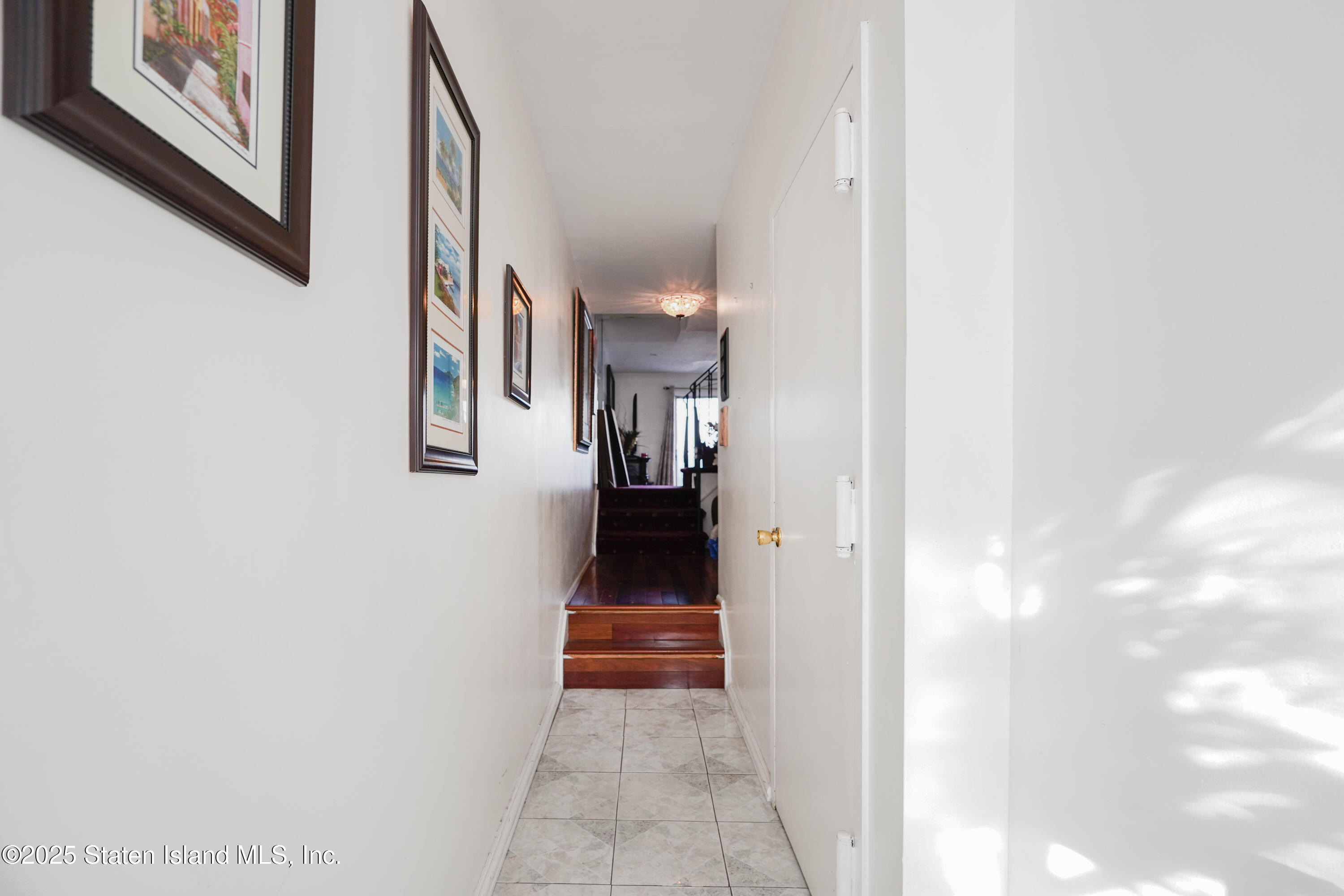 102 Lorraine Loop, Staten Island, New York image 2