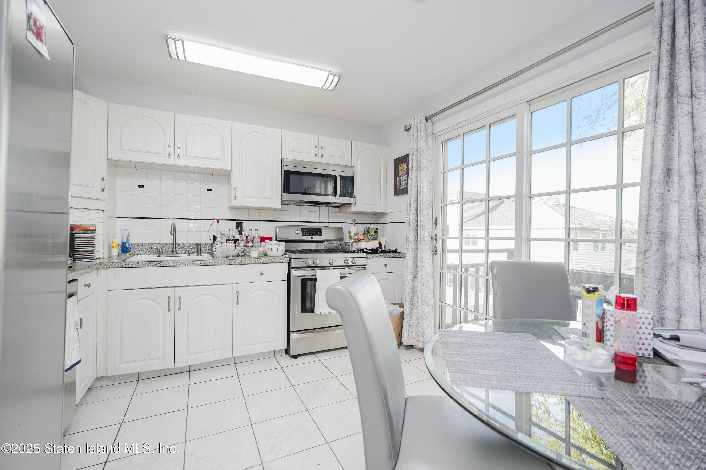 102 Lorraine Loop, Staten Island, New York image 8