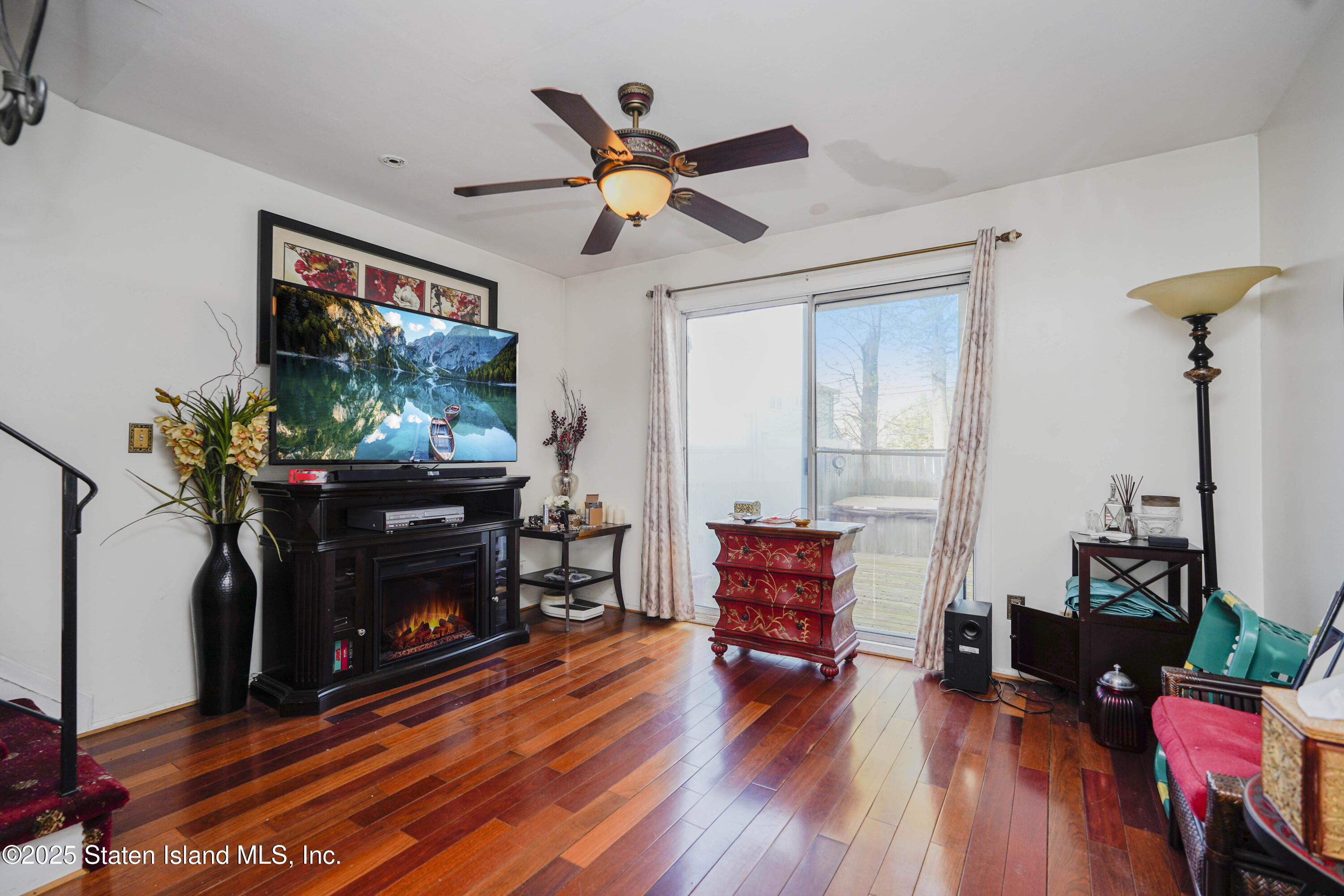 102 Lorraine Loop, Staten Island, New York image 4