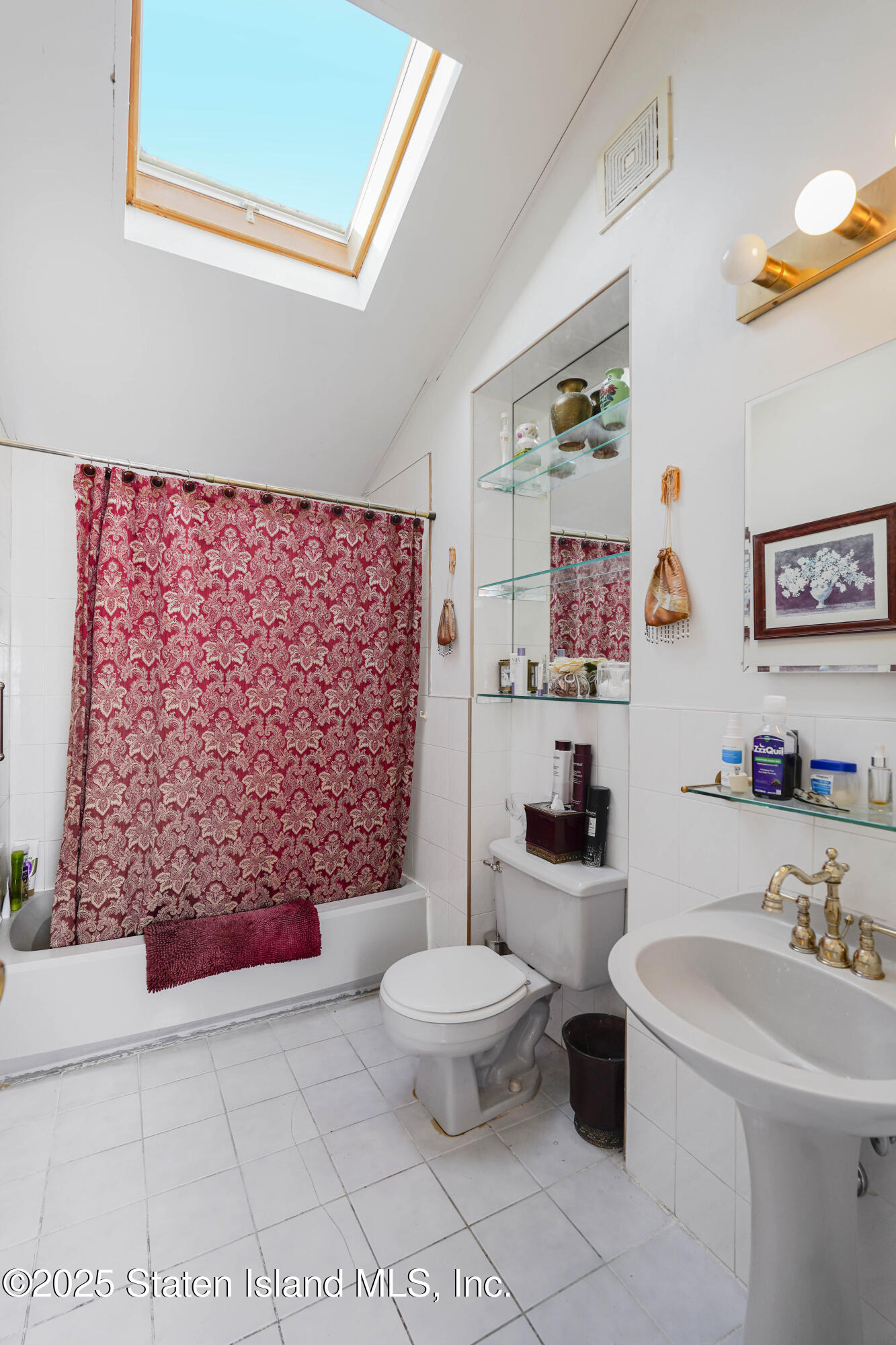 102 Lorraine Loop, Staten Island, New York image 17