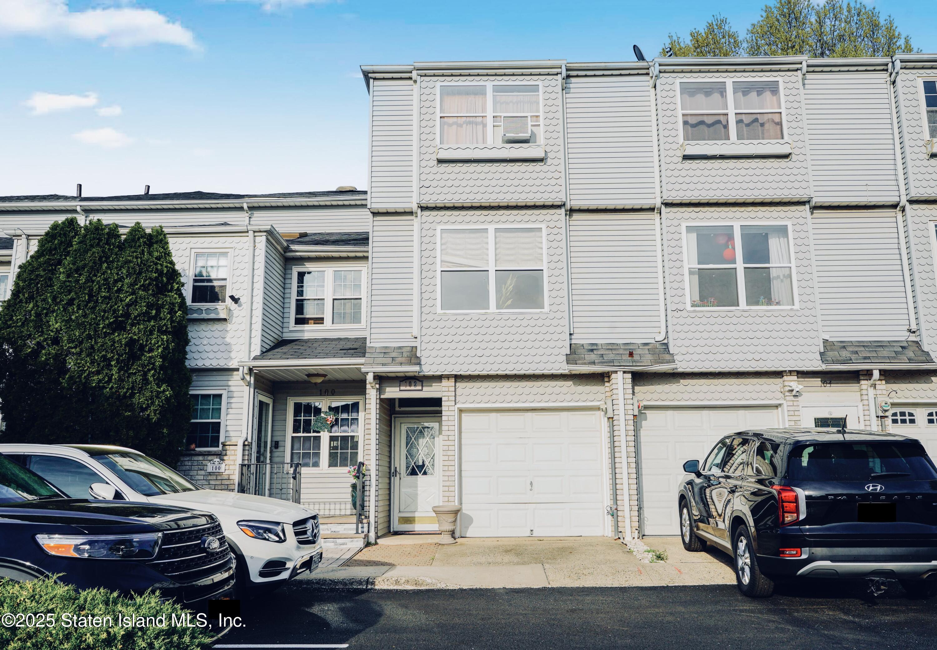 102 Lorraine Loop, Staten Island, New York image 1