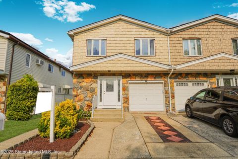 Photo of 379 Brookfield Avenue, Staten Island, NY 10308 (MLS # 2505241)