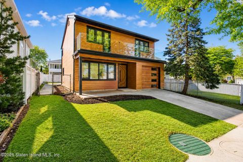 Photo of 70 Lyon Place, Staten Island, NY 10314 (MLS # 2602463)