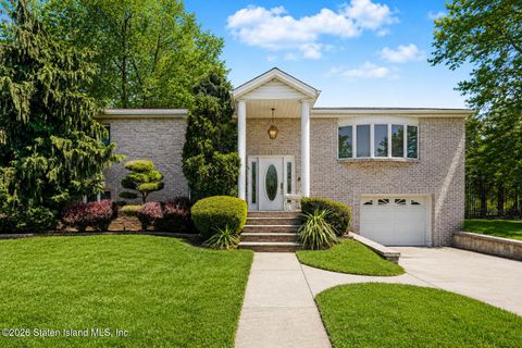 Photo of 29 S Drum Street, Staten Island, NY 10309 (MLS # 2602559)