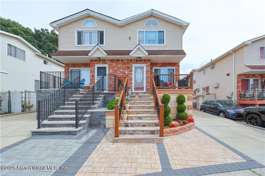 Photo of 49 Lewiston Street, Staten Island, NY 10314 (MLS # 2505633)