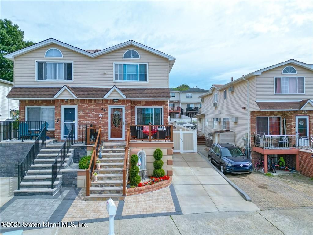 Photo of 49 Lewiston Street, Staten Island, NY 10314 (MLS # 2505633)