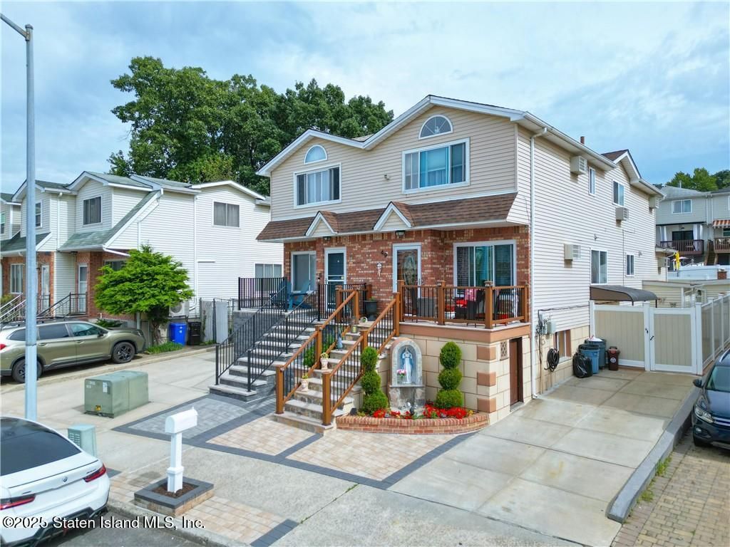 Photo of 49 Lewiston Street, Staten Island, NY 10314 (MLS # 2505633)