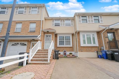 Photo of 19 Deborah Loop, Staten Island, NY 10312 (MLS # 2503050)