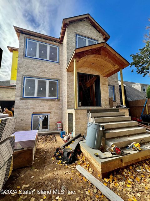 Photo of 292 Raritan Avenue, Staten Island, NY 10305 (MLS # 1165199)
